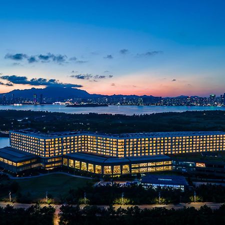 Отель Wyndham Grand Циндао Экстерьер фото