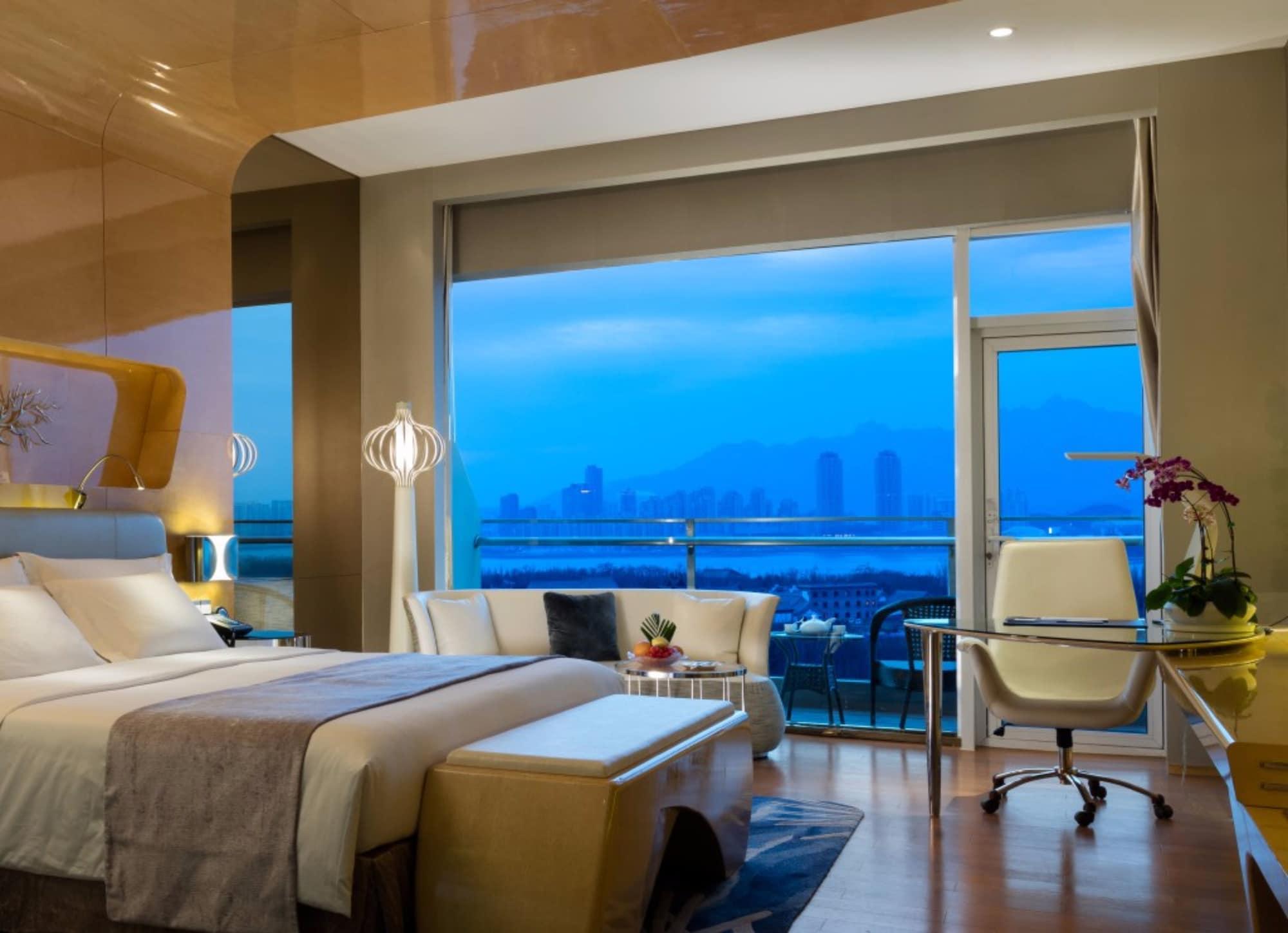 Отель Wyndham Grand Циндао Экстерьер фото