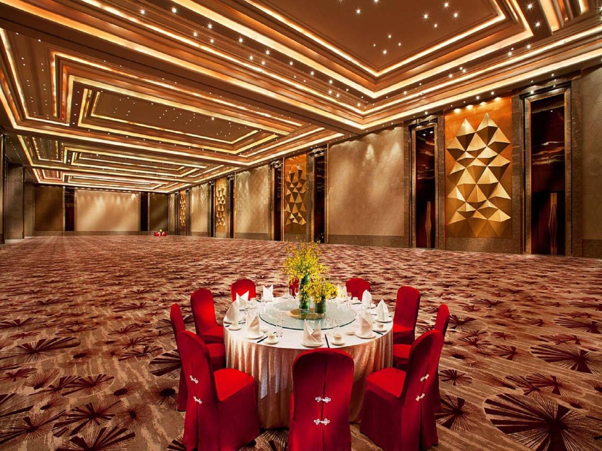 Отель Wyndham Grand Циндао Экстерьер фото