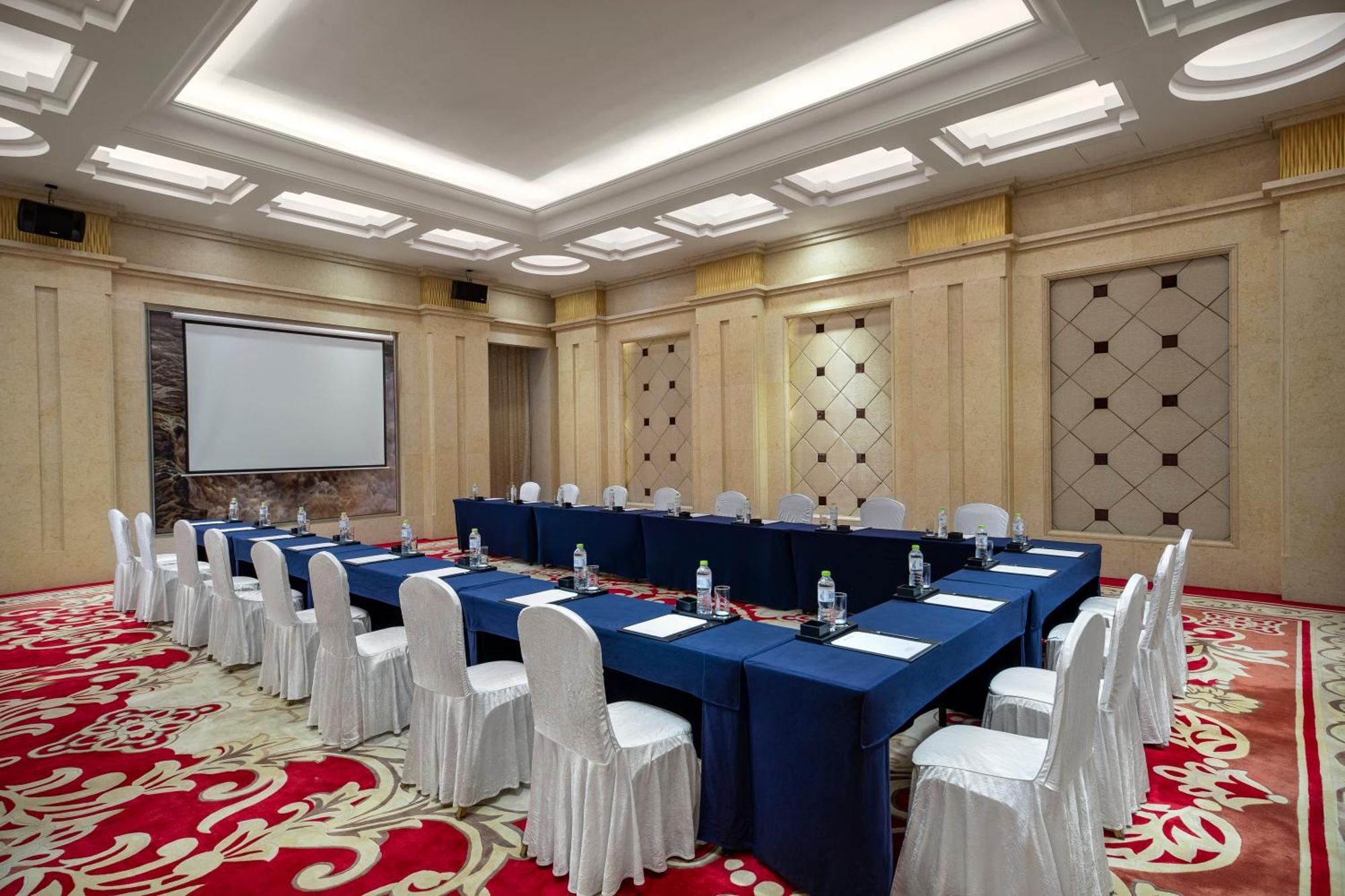 Отель Wyndham Grand Циндао Экстерьер фото