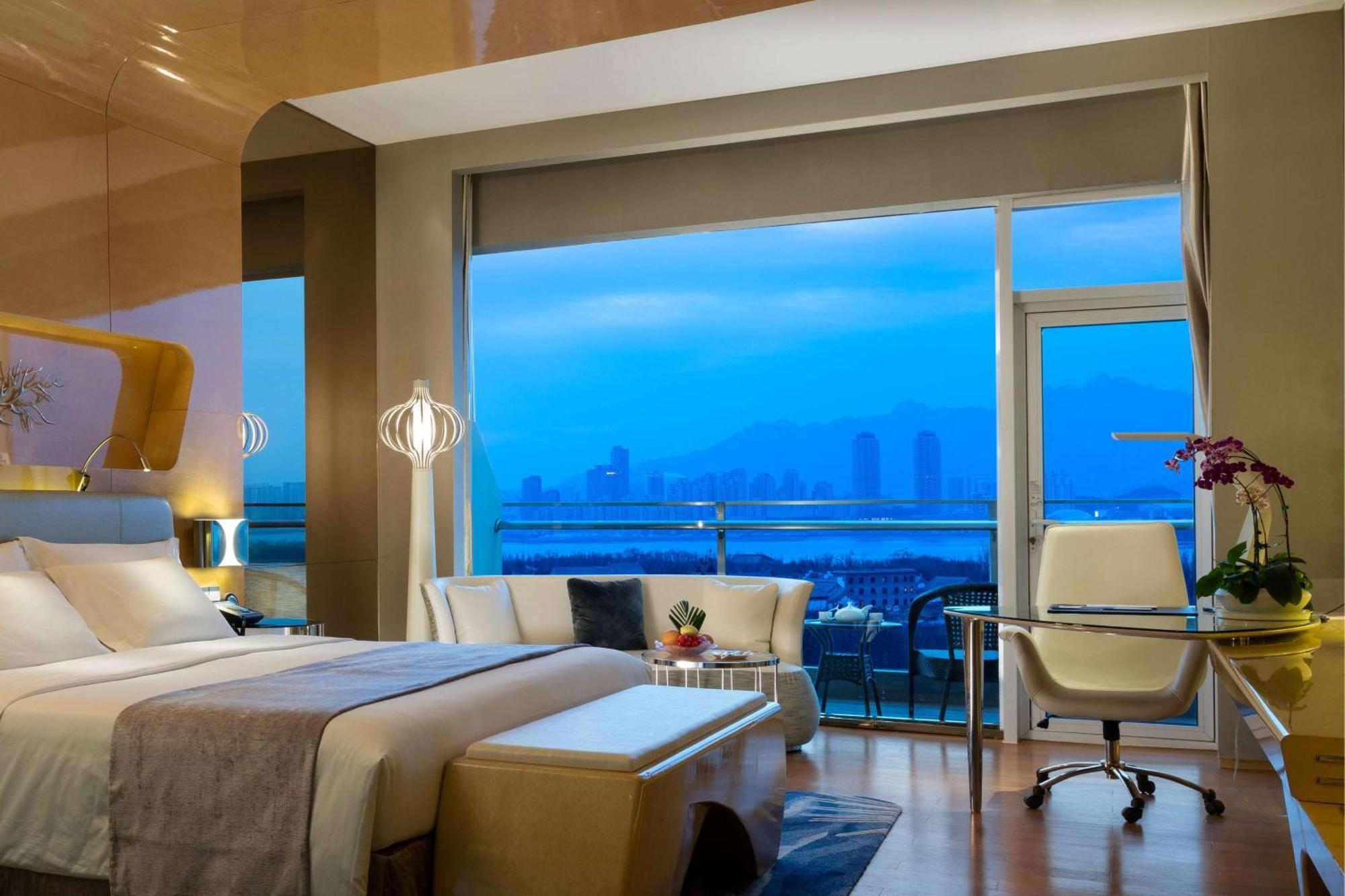 Отель Wyndham Grand Циндао Экстерьер фото