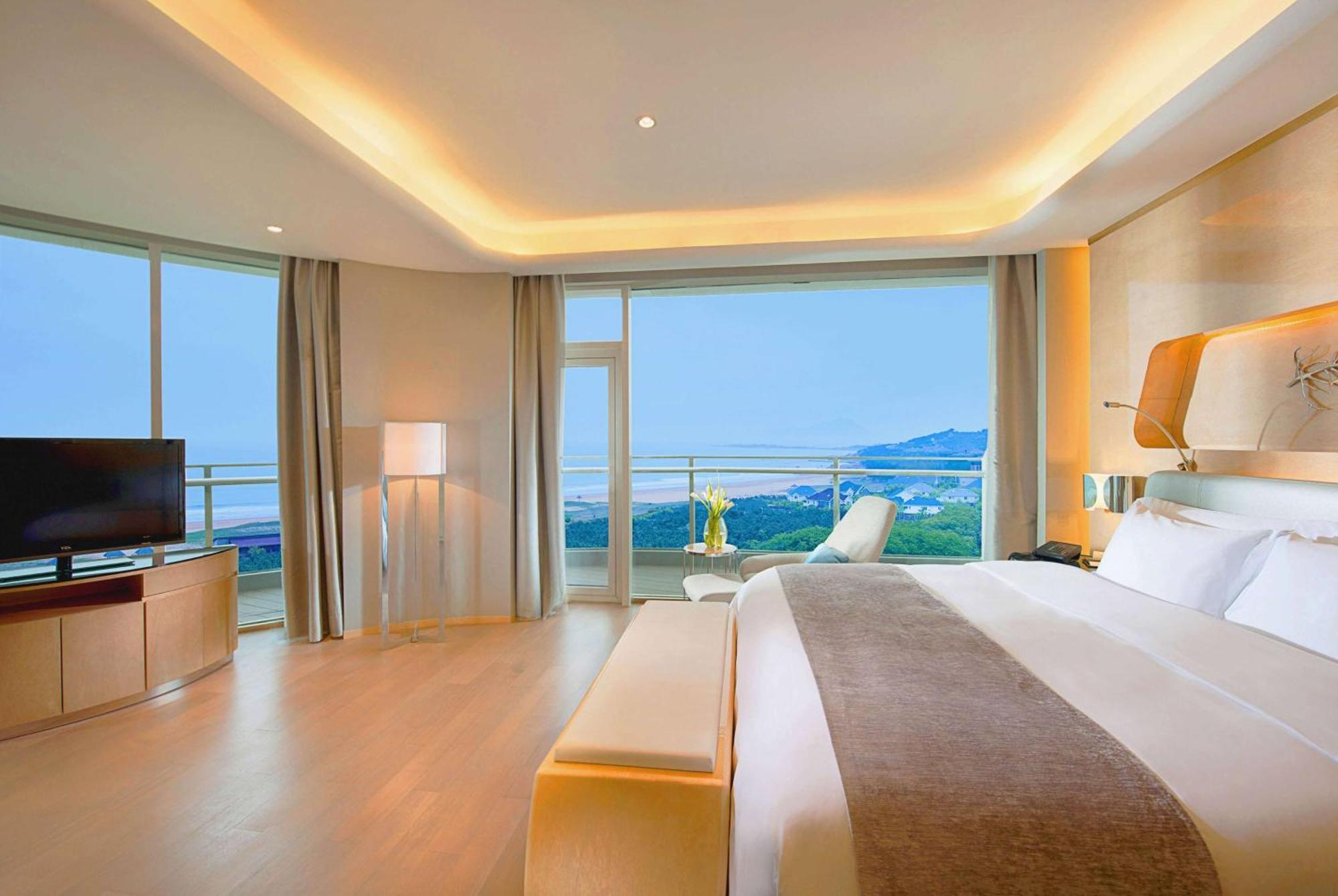 Отель Wyndham Grand Циндао Экстерьер фото
