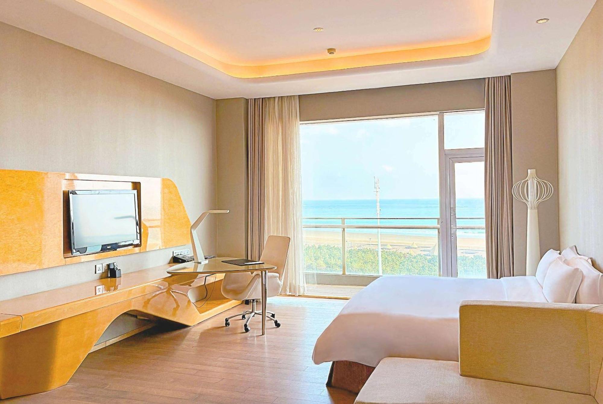 Отель Wyndham Grand Циндао Экстерьер фото