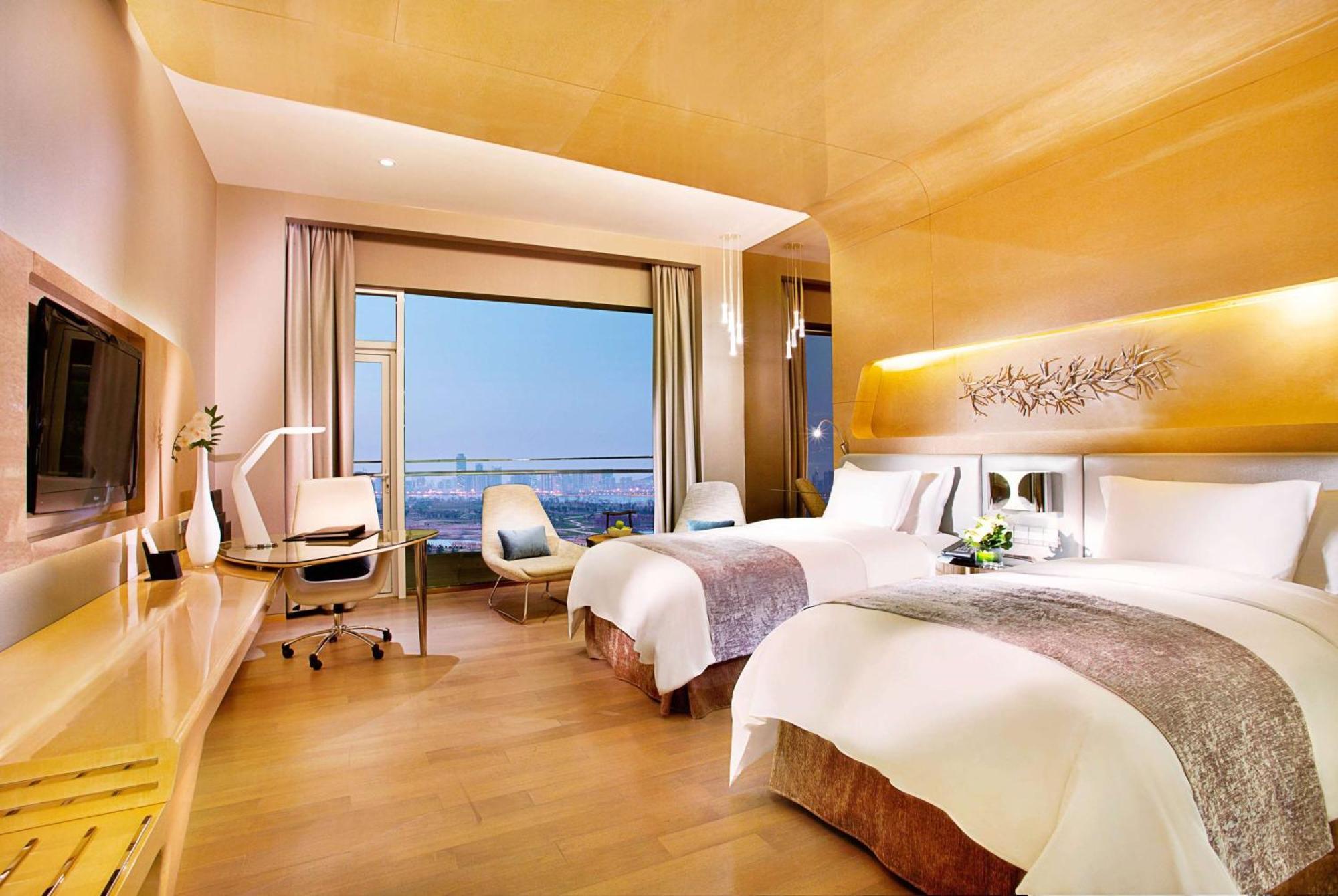 Отель Wyndham Grand Циндао Экстерьер фото