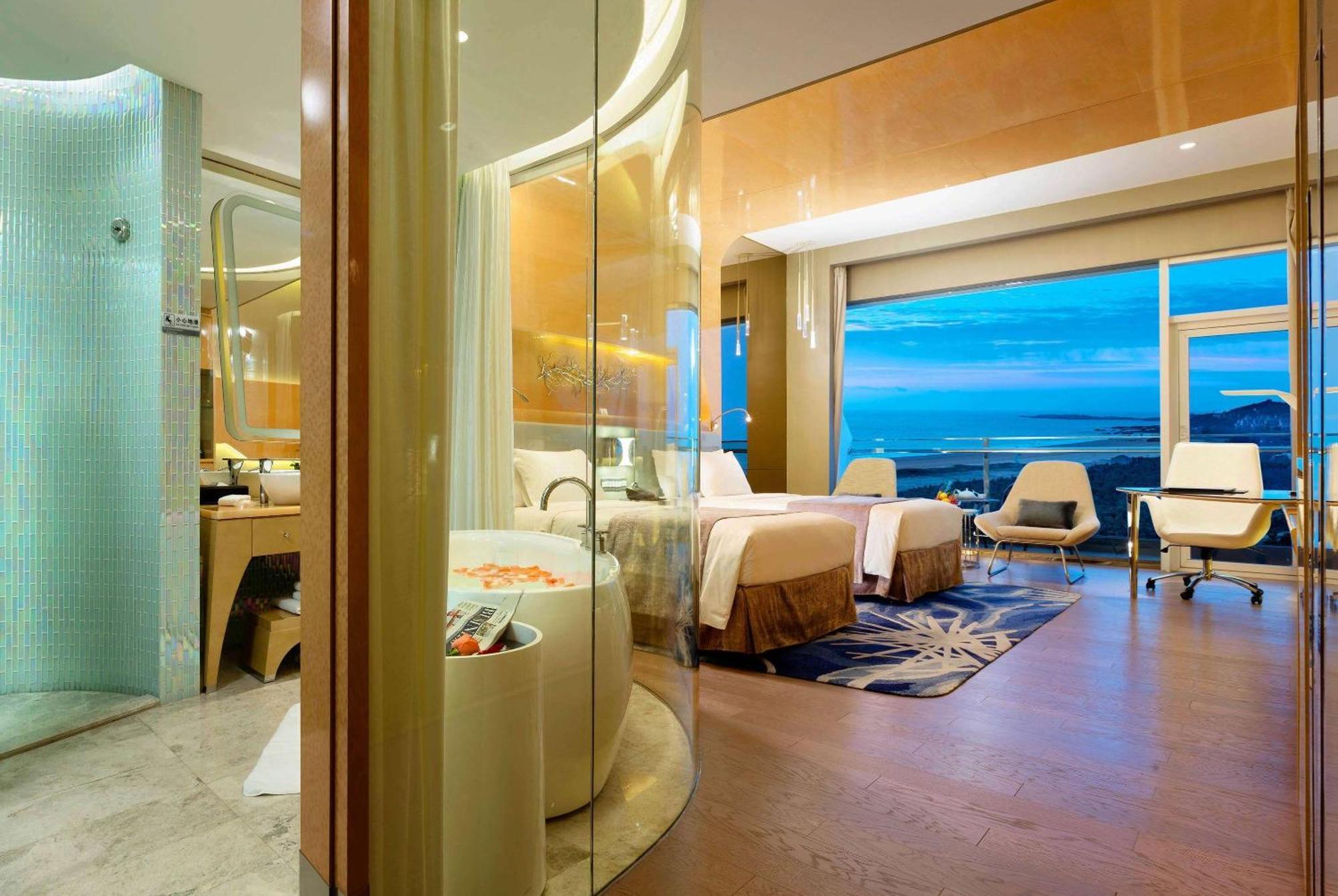 Отель Wyndham Grand Циндао Экстерьер фото