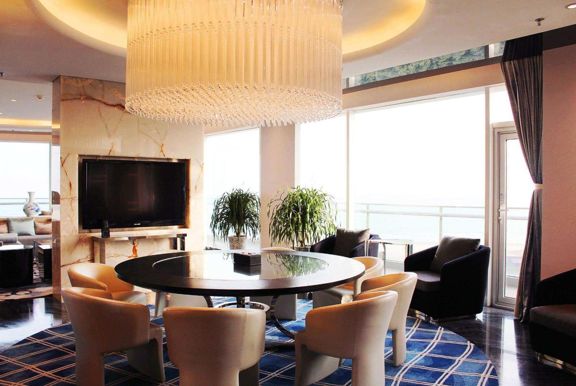 Отель Wyndham Grand Циндао Экстерьер фото