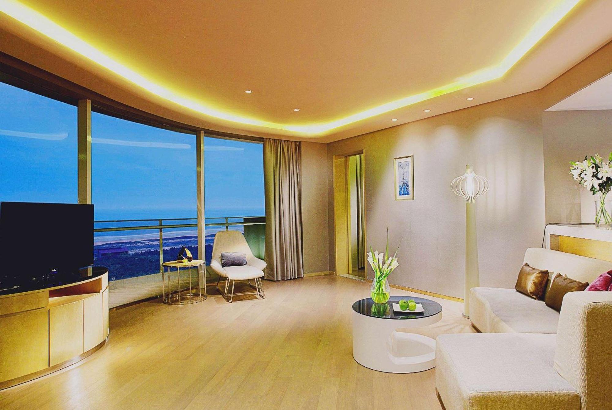 Отель Wyndham Grand Циндао Экстерьер фото