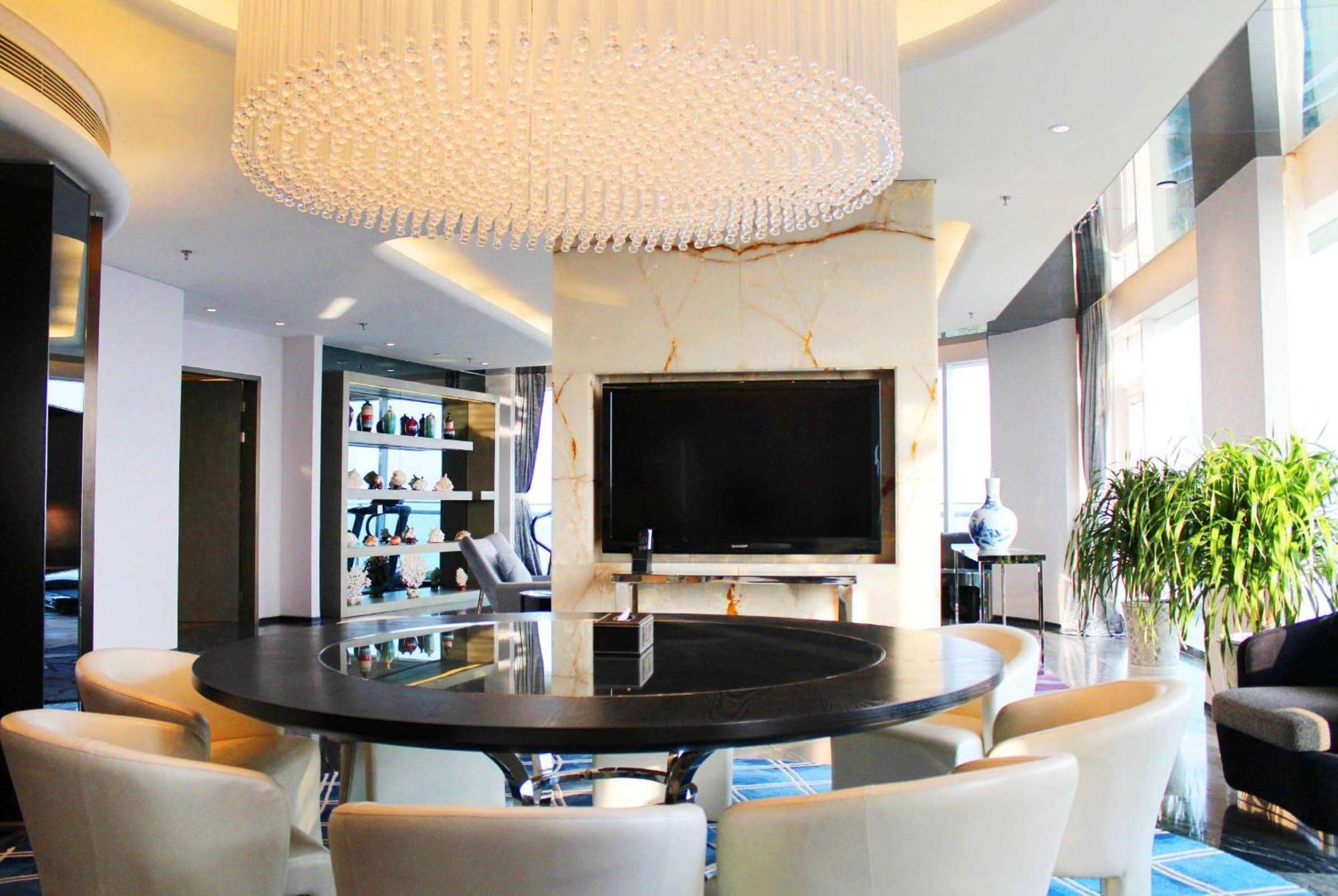 Отель Wyndham Grand Циндао Экстерьер фото